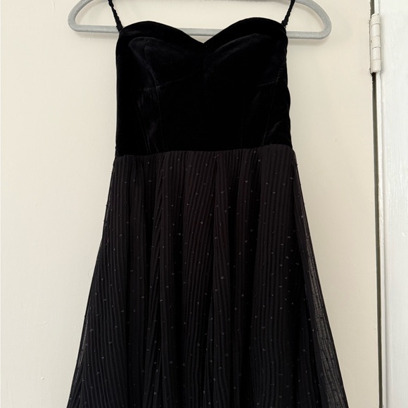 Zara Dresses & Skirts - Zara Black Velvet Strapless Dress
